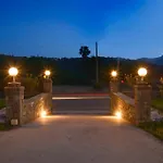 The Avra Gardens Casa de Férias *