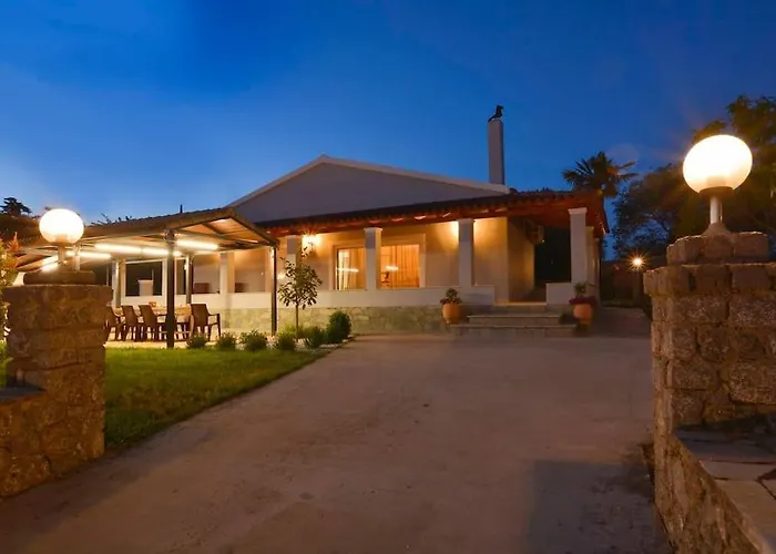 بيت للعطل The Avra Gardens *