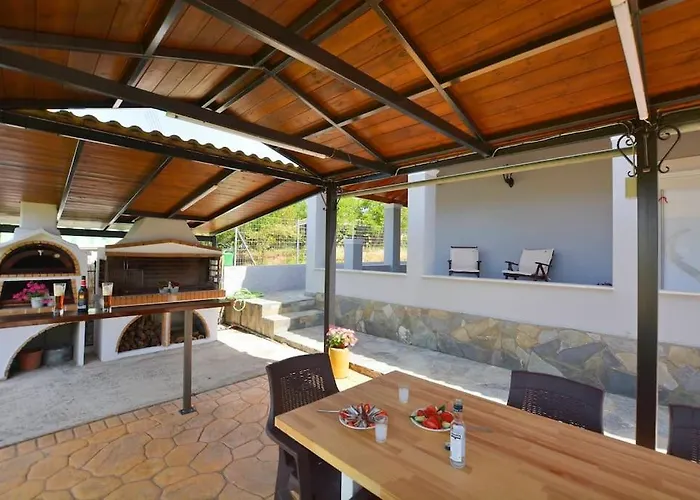 The Avra Gardens * Ágios Ioánnis