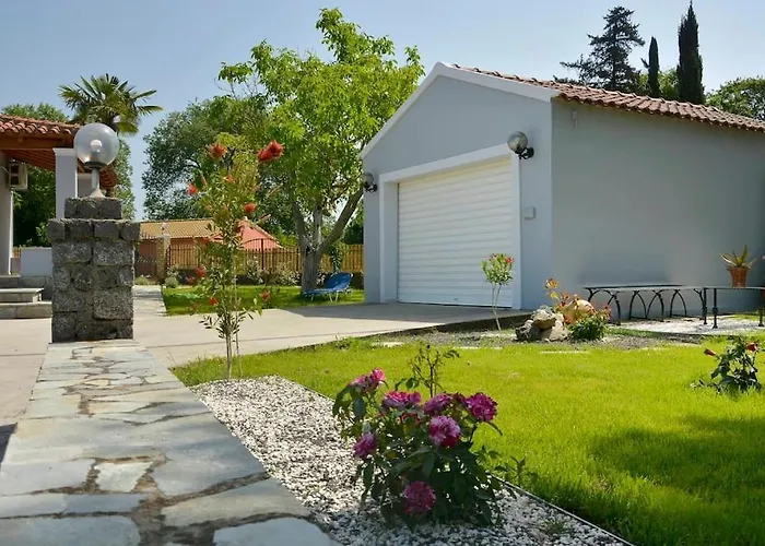 بيت للعطل The Avra Gardens